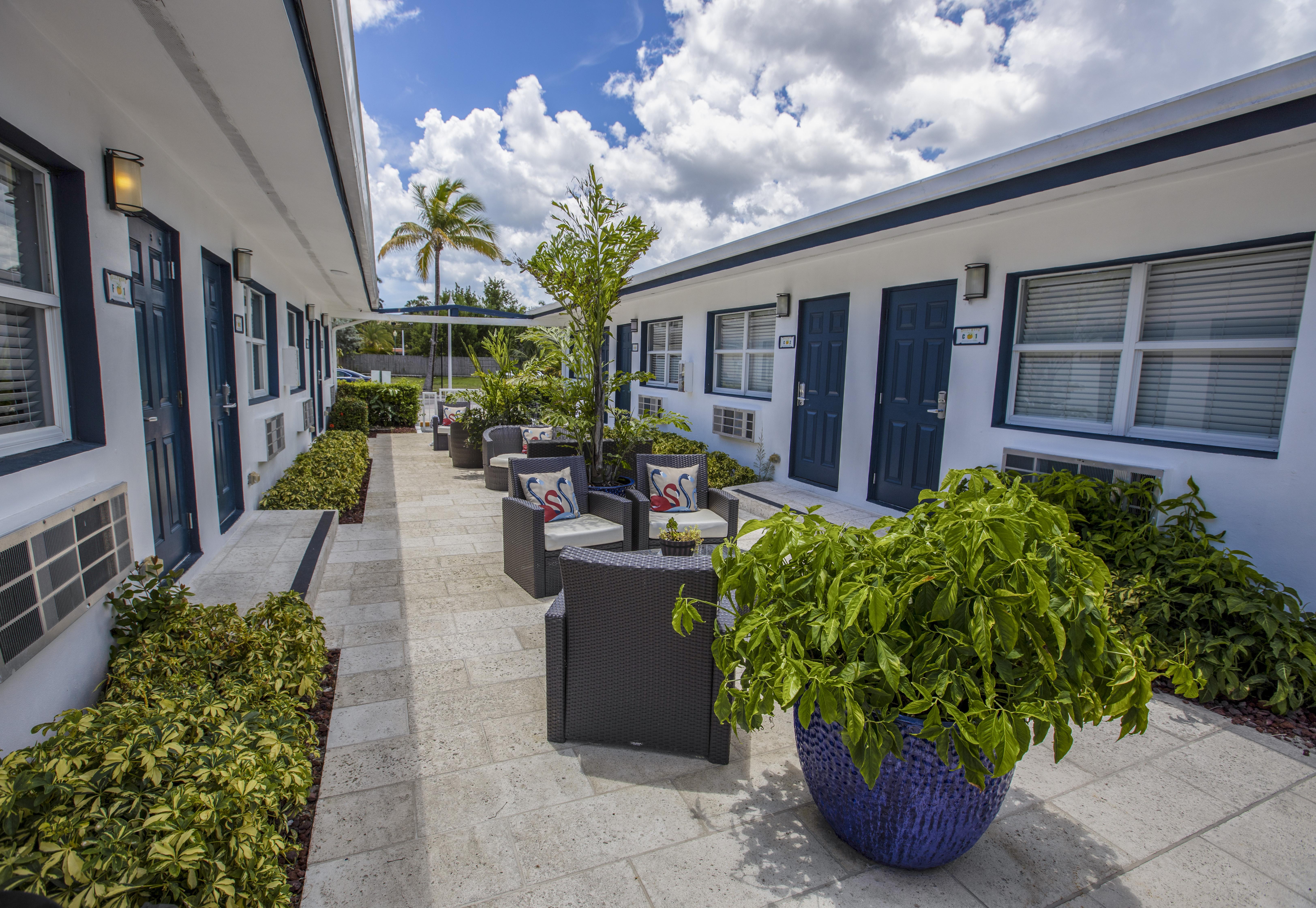 Hollywood Beach Suites And Hotel Exterior photo